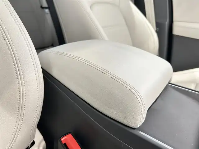 ジャガー Ｅペース 福岡県 2018(平30)年 3.6万km 白 純正ナビ /Bluetooth /クルコン /360°カメラ /Bカメラ /Fカメラ /パーキングアシスト /白革 /AndroidAuto /AppleCarPlay