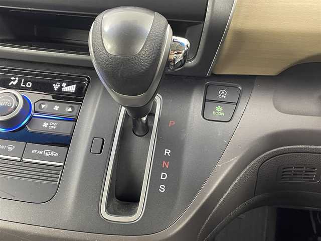 ホンダ フリード 埼玉県 2017(平29)年 4.8万km 黒 社外ナビ　NX614/(Bluetooth/USB/ipod/CD/DVD/AM/FM)/地デジワンセグ/前方ドライブレコーダー/ETC/Honda SENSING/・衝突軽減ブレーキ/・アダプティブ・クルーズ・コントロール/・歩行者事故低減ステアリング/・路外逸脱抑制機能/・先行車発進お知らせ機能/・標識認識機能/後席フリップダウンモニター/アイドリングストップ/ロールサンシェード/ステアリングリモコン/両側パワースライドドア/純正ドアバイザー/純正フロアマット