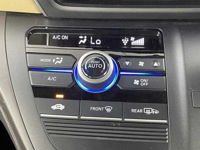 ホンダ フリード 埼玉県 2017(平29)年 4.8万km 黒 社外ナビ　NX614/(Bluetooth/USB/ipod/CD/DVD/AM/FM)/地デジワンセグ/前方ドライブレコーダー/ETC/Honda SENSING/・衝突軽減ブレーキ/・アダプティブ・クルーズ・コントロール/・歩行者事故低減ステアリング/・路外逸脱抑制機能/・先行車発進お知らせ機能/・標識認識機能/後席フリップダウンモニター/アイドリングストップ/ロールサンシェード/ステアリングリモコン/両側パワースライドドア/純正ドアバイザー/純正フロアマット