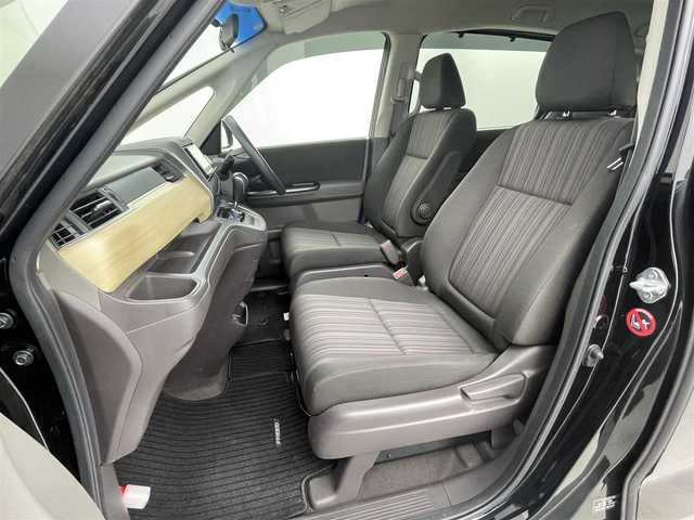 ホンダ フリード 埼玉県 2017(平29)年 4.8万km 黒 社外ナビ　NX614/(Bluetooth/USB/ipod/CD/DVD/AM/FM)/地デジワンセグ/前方ドライブレコーダー/ETC/Honda SENSING/・衝突軽減ブレーキ/・アダプティブ・クルーズ・コントロール/・歩行者事故低減ステアリング/・路外逸脱抑制機能/・先行車発進お知らせ機能/・標識認識機能/後席フリップダウンモニター/アイドリングストップ/ロールサンシェード/ステアリングリモコン/両側パワースライドドア/純正ドアバイザー/純正フロアマット