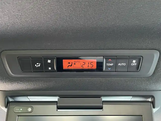 トヨタ エスクァイア Gi 島根県 2019(平31)年 8.2万km ブラック トヨタセーフティセンス/純正10インチナビ/CD/DVD/DTV/Bluetooth/バックカメラ/純正フリップダウンモニター/両側パワースライドドア /クルーズコントロール/合皮シート/シートヒーター /ステアリングスイッチ/ビルトインETC/LEDオートライト/オートマチックハイビーム/スマートキー/スペアキー /プッシュスタート /純正フロアマット/純正ドアバイザー