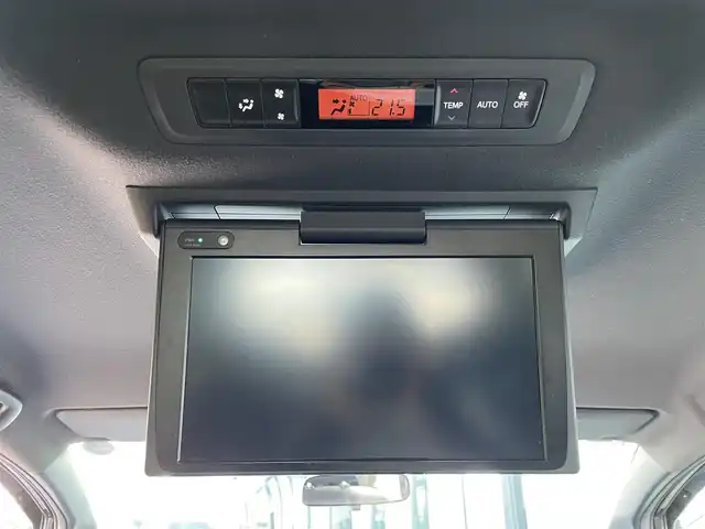 トヨタ エスクァイア Gi 島根県 2019(平31)年 8.2万km ブラック トヨタセーフティセンス/純正10インチナビ/CD/DVD/DTV/Bluetooth/バックカメラ/純正フリップダウンモニター/両側パワースライドドア /クルーズコントロール/合皮シート/シートヒーター /ステアリングスイッチ/ビルトインETC/LEDオートライト/オートマチックハイビーム/スマートキー/スペアキー /プッシュスタート /純正フロアマット/純正ドアバイザー