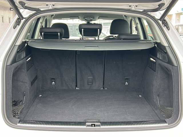アウディ Ｑ５ 40TDIクワトロ アドバンスド 愛知県 2021(令3)年 3.7万km グレイシアホワイトメタリック /禁煙/正規ディーラー車/アドバンスドパッケージ/黒革シート//純正ナビ/BT/USB/全方位カメラ/ETC2.0//バーチャルコックピット//メモリ付きパワーシート//前後席シートヒーター//革巻きステア/ステアスイッチ/パドルシフト//ACC/速度警告/接近警告/トラフィックジャムアシスト//Audiアクティブレーンアシスト/プレセンス/サイドアシスト//純正LEDオートライト/オートハイビーム//電動パーキングブレーキ//パーキングアシスト//純正19インチAW/純正フロアマット//新車時保証書//取扱説明書//スペアスマートキー有