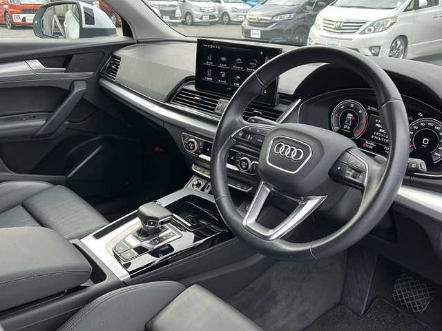 アウディ Ｑ５ 40TDIクワトロ アドバンスド 愛知県 2021(令3)年 3.7万km グレイシアホワイトメタリック /禁煙/正規ディーラー車/アドバンスドパッケージ/黒革シート//純正ナビ/BT/USB/全方位カメラ/ETC2.0//バーチャルコックピット//メモリ付きパワーシート//前後席シートヒーター//革巻きステア/ステアスイッチ/パドルシフト//ACC/速度警告/接近警告/トラフィックジャムアシスト//Audiアクティブレーンアシスト/プレセンス/サイドアシスト//純正LEDオートライト/オートハイビーム//電動パーキングブレーキ//パーキングアシスト//純正19インチAW/純正フロアマット//新車時保証書//取扱説明書//スペアスマートキー有