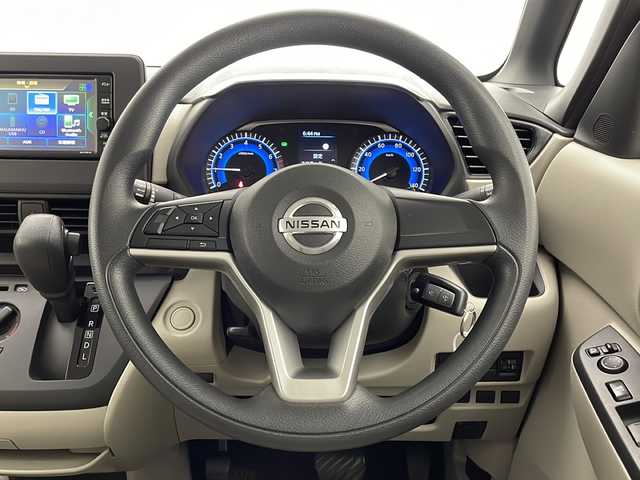 日産 ルークス S 宮崎県 2020(令2)年 6.1万km スターリングシルバーM 禁煙車/エマージェンシーブレーキ/純正ナビTV/（MJ119D-W/CD/FMAM/Bluetooth/AUX/ワンセグTV)/純正バックカメラ/純正フロアマット/両側スライドドア/クリアランスソナー/アイドリングストップ/電動格納ミラー/リアプライバシーガラス/WSRSエアバック/ABS/リモコンキー/サイドSRS/サイドカーテンSRS/新車時保証書/取扱い説明書
