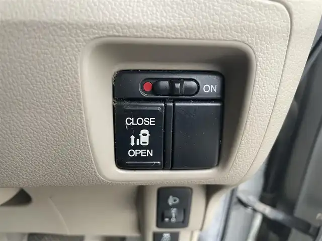 ホンダ Ｎ ＢＯＸ G Lパッケージ 千葉県 2013(平25)年 10.8万km アラバスターシルバーメタリック (株)IDOMが運営する【じしゃロン八千代店】の自社ローン対象車両になります。こちらは現金またはオートローンご利用時の価格です。自社ローンご希望の方は別途その旨お申付け下さい/純正ナビ（CD・DVD）/ワンセグテレビ/ETC/片側パワースライドドア