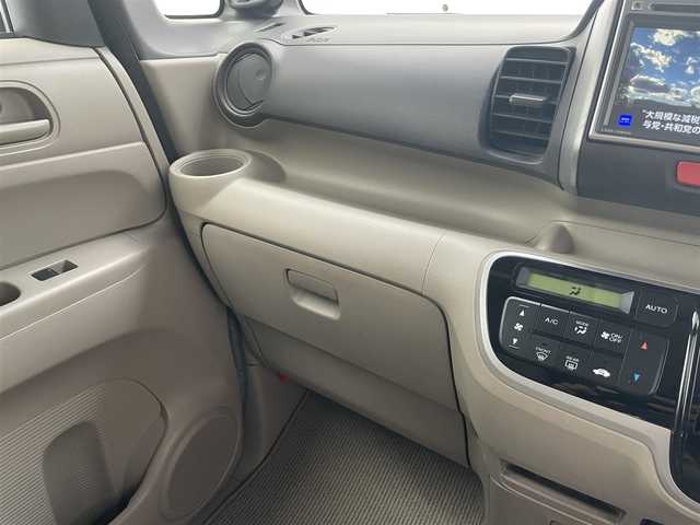 ホンダ Ｎ ＢＯＸ G Lパッケージ 千葉県 2013(平25)年 10.8万km アラバスターシルバーメタリック (株)IDOMが運営する【じしゃロン八千代店】の自社ローン対象車両になります。こちらは現金またはオートローンご利用時の価格です。自社ローンご希望の方は別途その旨お申付け下さい/純正ナビ（CD・DVD）/ワンセグテレビ/ETC/片側パワースライドドア