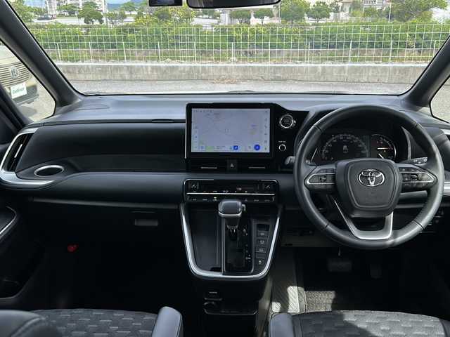 トヨタ ヴォクシー S－Z 沖縄県 2022(令4)年 1.8万km ホワイトパールクリスタルシャイン 前後ドラレコ　/両側パワスラ　/バックカメラ/ＥＴＣ　/純正ナビ　ＡＭ／ＦＭ／ＣＤ／ＢＴ　/シートヒーターＤ／Ｎ席　/コーナーセンサー　/フルセグＴＶ　/クルーズコントロール　/純正フロアマット　/ＬＥＤヘッドライト