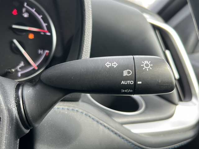 トヨタ ヴォクシー S－Z 沖縄県 2022(令4)年 1.8万km ホワイトパールクリスタルシャイン 前後ドラレコ　/両側パワスラ　/バックカメラ/ＥＴＣ　/純正ナビ　ＡＭ／ＦＭ／ＣＤ／ＢＴ　/シートヒーターＤ／Ｎ席　/コーナーセンサー　/フルセグＴＶ　/クルーズコントロール　/純正フロアマット　/ＬＥＤヘッドライト