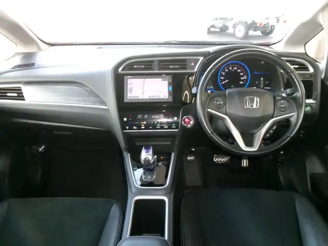 ホンダ シャトル ハイブリッド Z 群馬県 2017(平29)年 9.2万km プレミアムクリスタルレッドM ワンオーナー/4WD/シティーブレーキアクティブシステム/クルーズコントロール/インターナビ/バックカメラ/シートヒーター/ハーフレザーシート（合皮）/LEDヘッドライト/ETC