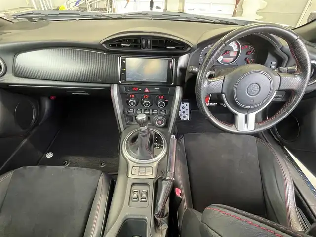トヨタ ８６ GT リミテッド 佐賀県 2012(平24)年 13.6万km サテンホワイトパール （株)IDOMが運営する【じしゃロン佐賀店】の自社ローン専用車両になります。/こちらは現金またはオートローンご利用時の価格です。自社ローンご希望の方は別途その旨お申付け下さい/ＡＴ車　/禁煙車　/社外16インチアルミ　/ナビ／フルセグ/純正ナビ/フルセグ　/バックカメラ　　/ＢＴオーディオ　/パドルシフト