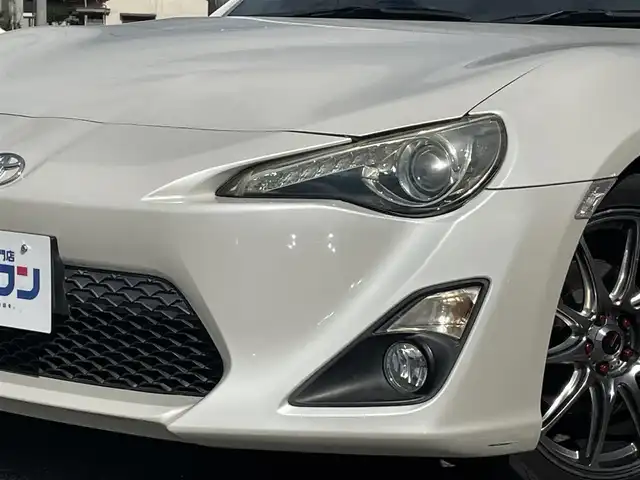 トヨタ ８６ GT リミテッド 佐賀県 2012(平24)年 13.6万km サテンホワイトパール （株)IDOMが運営する【じしゃロン佐賀店】の自社ローン専用車両になります。/こちらは現金またはオートローンご利用時の価格です。自社ローンご希望の方は別途その旨お申付け下さい/ＡＴ車　/禁煙車　/社外16インチアルミ　/ナビ／フルセグ/純正ナビ/フルセグ　/バックカメラ　　/ＢＴオーディオ　/パドルシフト