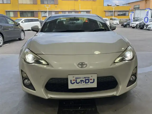 トヨタ ８６ GT リミテッド 佐賀県 2012(平24)年 13.6万km サテンホワイトパール （株)IDOMが運営する【じしゃロン佐賀店】の自社ローン専用車両になります。/こちらは現金またはオートローンご利用時の価格です。自社ローンご希望の方は別途その旨お申付け下さい/ＡＴ車　/禁煙車　/社外16インチアルミ　/ナビ／フルセグ/純正ナビ/フルセグ　/バックカメラ　　/ＢＴオーディオ　/パドルシフト