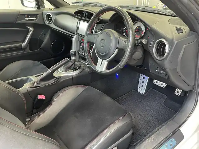 トヨタ ８６ GT リミテッド 佐賀県 2012(平24)年 13.6万km サテンホワイトパール （株)IDOMが運営する【じしゃロン佐賀店】の自社ローン専用車両になります。/こちらは現金またはオートローンご利用時の価格です。自社ローンご希望の方は別途その旨お申付け下さい/ＡＴ車　/禁煙車　/社外16インチアルミ　/ナビ／フルセグ/純正ナビ/フルセグ　/バックカメラ　　/ＢＴオーディオ　/パドルシフト