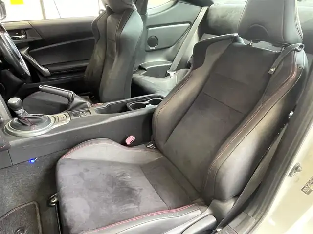 トヨタ ８６ GT リミテッド 佐賀県 2012(平24)年 13.6万km サテンホワイトパール （株)IDOMが運営する【じしゃロン佐賀店】の自社ローン専用車両になります。/こちらは現金またはオートローンご利用時の価格です。自社ローンご希望の方は別途その旨お申付け下さい/ＡＴ車　/禁煙車　/社外16インチアルミ　/ナビ／フルセグ/純正ナビ/フルセグ　/バックカメラ　　/ＢＴオーディオ　/パドルシフト