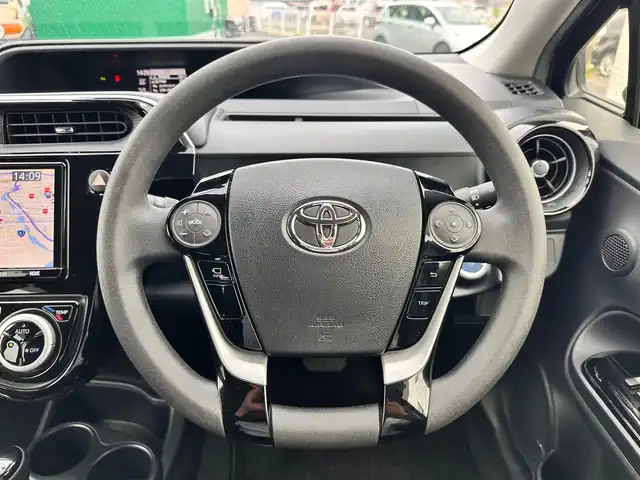 トヨタ アクア S スタイルブラック 宮城県 2021(令3)年 7.6万km ブラックマイカ パノラミックビューモニター/ビューティパッケージ/・シートヒーター/・ナノイー/＝＝＝/セーフティセンス/・プリクラッシュセーフティ/・レーンディパーチャーアラート/・オートマチックハイビーム/クリアランスソナー/パーキングサポートブレーキ/純正9インチナビ（NSZT-Y68T）/・CD/DVD/・Bluetooth/・フルセグTV/ビルトインETC/ドライブレコーダー/ステアリングスイッチ/LEDヘッドランプ/フォグランプ/オートライト/スマートキー＆プッシュスタート/電動格納ミラー/社外15インチAW/純正フロアマット/ドアバイザー/Wエアバッグ