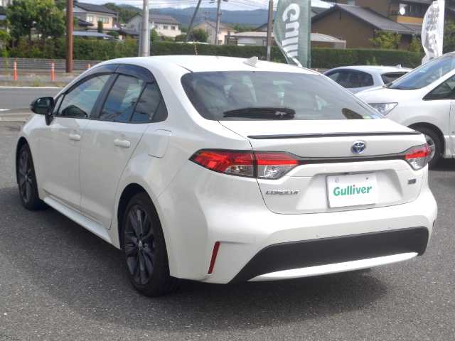 トヨタ カローラ ハイブリット ダブルバイビー 宮城県 2021(令3)年 0.5万km ホワイトパールクリスタルシャイン /　1オーナー/　9インチディスプレイオーディオ(MOP)/　　・ナビ/　　・フルセグTV/　　・Bluetooth/　　・Apple CarPlay/　　・Android Auto/　　・Miracast/　CD/DVDデッキ/　バックモニター/　ビルトインETC/　前後ドライブレコーダー/　シートヒーター/　ステアリングヒーター/　スマートキー2個/　TOYOTA Safety Sense/　ブラインドスポットモニター/　レーダークルーズコントロール/　LEDヘッドライト/　LEDフォグランプ/　AC100V/　純正17インチAW/　フロアマット/　ドアバイザー/