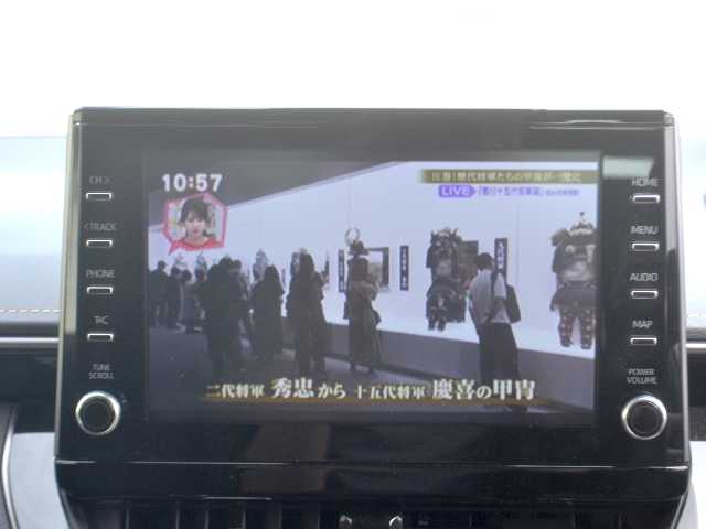 トヨタ カローラ ハイブリット ダブルバイビー 宮城県 2021(令3)年 0.5万km ホワイトパールクリスタルシャイン /　1オーナー/　9インチディスプレイオーディオ(MOP)/　　・ナビ/　　・フルセグTV/　　・Bluetooth/　　・Apple CarPlay/　　・Android Auto/　　・Miracast/　CD/DVDデッキ/　バックモニター/　ビルトインETC/　前後ドライブレコーダー/　シートヒーター/　ステアリングヒーター/　スマートキー2個/　TOYOTA Safety Sense/　ブラインドスポットモニター/　レーダークルーズコントロール/　LEDヘッドライト/　LEDフォグランプ/　AC100V/　純正17インチAW/　フロアマット/　ドアバイザー/