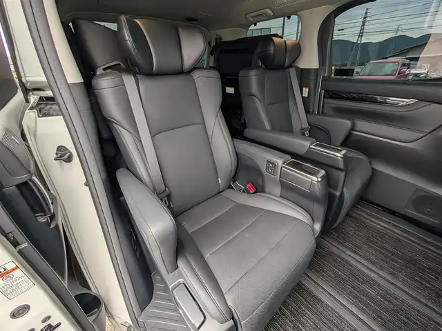 トヨタ アルファード S Cパッケージ 福井県 2020(令2)年 6.4万km ホワイトパールクリスタルシャイン 10インチメーカーオプションナビ/フルセグテレビ/パノラミックビューモニター/両側パワースライドドア/JBLプレミアムサウンド/CDチェンジャー/トヨタセーフティセンス/BSM/自動駐車システム/全車速追従機能付クルーズコントロール/前後コーナーセンサー/SOSボタン/ビルトインETC2.0/パワーシート/シートメモリー/シートヒーター・エアシート/前方ドライブレコーダー/オットマン/純正フロアマット/純正18インチAW/電動リアゲート/スマートキー