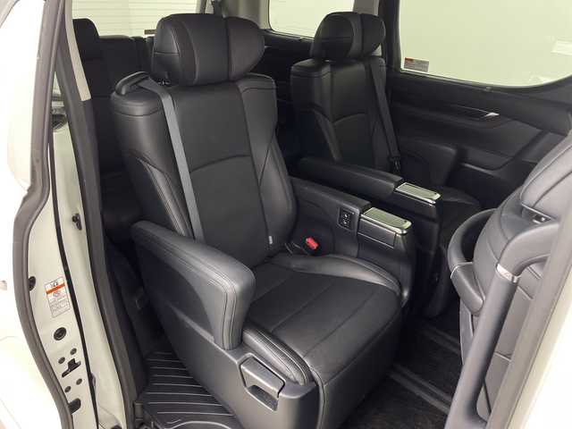 トヨタ ヴェルファイア ZA Gエディション 鹿児島県 2015(平27)年 4.1万km ホワイトパールクリスタルシャイン 純正ナビ/（フルセグ/Bluetooth/CD/DVD）/トヨタセーフティセンス/プリクラッシュセーフティ　/ＪＢＬプレミアムサウンド　/モデリスタエアロ　/純正フリップダウンモニター　/レーダークルーズコントロール/パノラミックビューモニター/両側パワースライドドア/前席シートヒーター/運転席パワーシート　/助手席パワーシート/純正ビルトインＥＴＣ/レザーシート/オットマンシート/レーンキープアシスト/バックカメラ/3列シート/電動リアゲート/ウォークスルー/純正18インチアルミホイール/オートマチックハイビーム/前後コーナーセンサー/保証書/取扱説明書/スペアキー