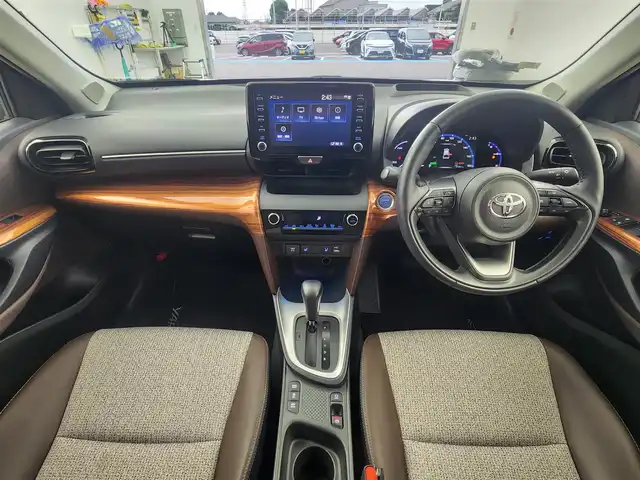トヨタ ヤリスクロス ハイブリッド Z 愛知県 2020(令2)年 5.2万km ホワイトパールクリスタルシャイン トヨタセーフティセンス/　　・プリクラッシュセーフティ/　　・レーントレーシングアシスト/　　・レーンディバーチャーアラート/　　・レーダークルーズコントロール/　　・オートマチックハイビーム/　　・プロアクティブドライビングアシスト/ブラインドスポットモニター/ヘッドアップディスプレイ/純正8インチディスプレイオーディオ/　　BT/フルセグ/パノラミックビューモニター/ドライブレコーダー/ビルトインETC/革巻きステアリング/ステアリングリモコン/ステアリングヒーター/ハーフレザーシート/パワーシート（D席）/シートヒーター（前席）/純正LEDヘッドライト/フォグランプ/純正18インチアルミホイール/取扱説明書