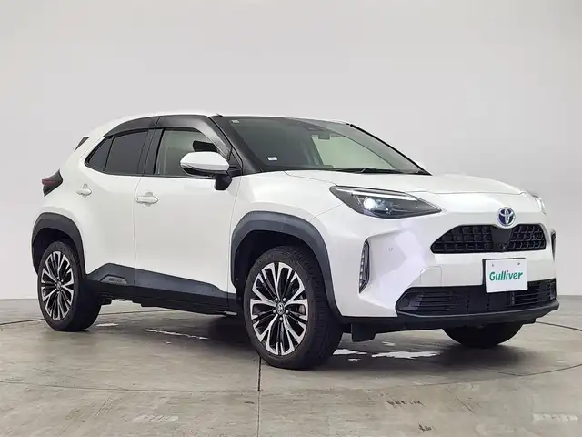 トヨタ ヤリスクロス ハイブリッド Z 愛知県 2020(令2)年 5.2万km ホワイトパールクリスタルシャイン トヨタセーフティセンス/　　・プリクラッシュセーフティ/　　・レーントレーシングアシスト/　　・レーンディバーチャーアラート/　　・レーダークルーズコントロール/　　・オートマチックハイビーム/　　・プロアクティブドライビングアシスト/ブラインドスポットモニター/ヘッドアップディスプレイ/純正8インチディスプレイオーディオ/　　BT/フルセグ/パノラミックビューモニター/ドライブレコーダー/ビルトインETC/革巻きステアリング/ステアリングリモコン/ステアリングヒーター/ハーフレザーシート/パワーシート（D席）/シートヒーター（前席）/純正LEDヘッドライト/フォグランプ/純正18インチアルミホイール/取扱説明書