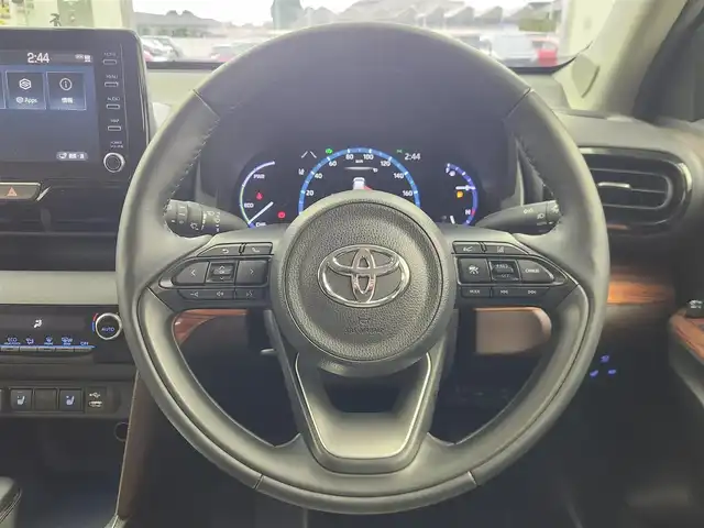 トヨタ ヤリスクロス ハイブリッド Z 愛知県 2020(令2)年 5.2万km ホワイトパールクリスタルシャイン トヨタセーフティセンス/　　・プリクラッシュセーフティ/　　・レーントレーシングアシスト/　　・レーンディバーチャーアラート/　　・レーダークルーズコントロール/　　・オートマチックハイビーム/　　・プロアクティブドライビングアシスト/ブラインドスポットモニター/ヘッドアップディスプレイ/純正8インチディスプレイオーディオ/　　BT/フルセグ/パノラミックビューモニター/ドライブレコーダー/ビルトインETC/革巻きステアリング/ステアリングリモコン/ステアリングヒーター/ハーフレザーシート/パワーシート（D席）/シートヒーター（前席）/純正LEDヘッドライト/フォグランプ/純正18インチアルミホイール/取扱説明書