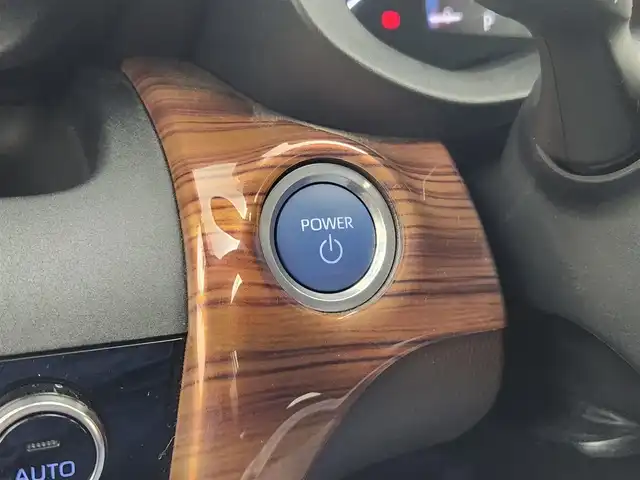 トヨタ ヤリスクロス ハイブリッド Z 愛知県 2020(令2)年 5.2万km ホワイトパールクリスタルシャイン トヨタセーフティセンス/　　・プリクラッシュセーフティ/　　・レーントレーシングアシスト/　　・レーンディバーチャーアラート/　　・レーダークルーズコントロール/　　・オートマチックハイビーム/　　・プロアクティブドライビングアシスト/ブラインドスポットモニター/ヘッドアップディスプレイ/純正8インチディスプレイオーディオ/　　BT/フルセグ/パノラミックビューモニター/ドライブレコーダー/ビルトインETC/革巻きステアリング/ステアリングリモコン/ステアリングヒーター/ハーフレザーシート/パワーシート（D席）/シートヒーター（前席）/純正LEDヘッドライト/フォグランプ/純正18インチアルミホイール/取扱説明書