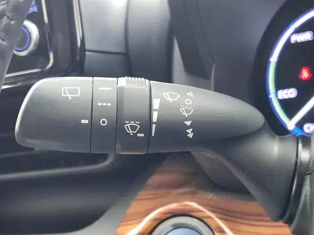 トヨタ ヤリスクロス ハイブリッド Z 愛知県 2020(令2)年 5.2万km ホワイトパールクリスタルシャイン トヨタセーフティセンス/　　・プリクラッシュセーフティ/　　・レーントレーシングアシスト/　　・レーンディバーチャーアラート/　　・レーダークルーズコントロール/　　・オートマチックハイビーム/　　・プロアクティブドライビングアシスト/ブラインドスポットモニター/ヘッドアップディスプレイ/純正8インチディスプレイオーディオ/　　BT/フルセグ/パノラミックビューモニター/ドライブレコーダー/ビルトインETC/革巻きステアリング/ステアリングリモコン/ステアリングヒーター/ハーフレザーシート/パワーシート（D席）/シートヒーター（前席）/純正LEDヘッドライト/フォグランプ/純正18インチアルミホイール/取扱説明書