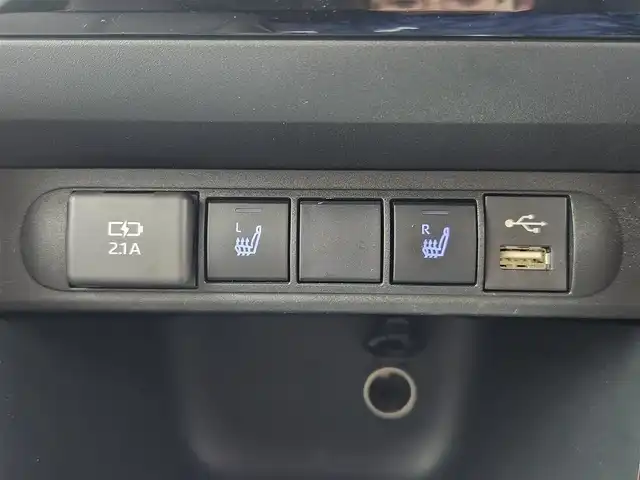 トヨタ ヤリスクロス ハイブリッド Z 愛知県 2020(令2)年 5.2万km ホワイトパールクリスタルシャイン トヨタセーフティセンス/　　・プリクラッシュセーフティ/　　・レーントレーシングアシスト/　　・レーンディバーチャーアラート/　　・レーダークルーズコントロール/　　・オートマチックハイビーム/　　・プロアクティブドライビングアシスト/ブラインドスポットモニター/ヘッドアップディスプレイ/純正8インチディスプレイオーディオ/　　BT/フルセグ/パノラミックビューモニター/ドライブレコーダー/ビルトインETC/革巻きステアリング/ステアリングリモコン/ステアリングヒーター/ハーフレザーシート/パワーシート（D席）/シートヒーター（前席）/純正LEDヘッドライト/フォグランプ/純正18インチアルミホイール/取扱説明書