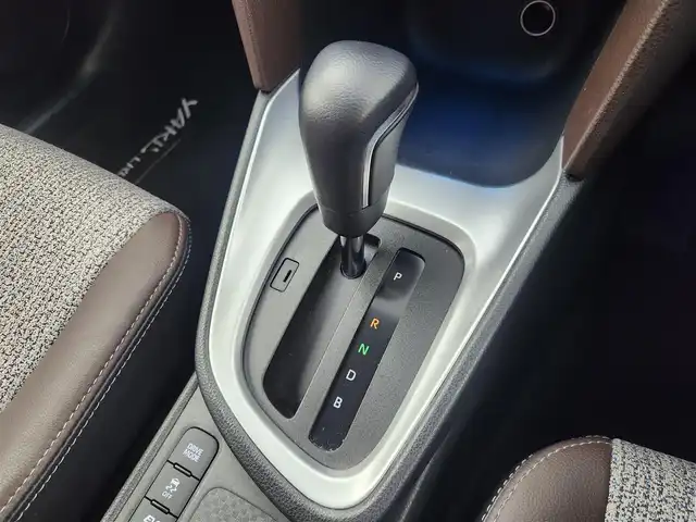 トヨタ ヤリスクロス ハイブリッド Z 愛知県 2020(令2)年 5.2万km ホワイトパールクリスタルシャイン トヨタセーフティセンス/　　・プリクラッシュセーフティ/　　・レーントレーシングアシスト/　　・レーンディバーチャーアラート/　　・レーダークルーズコントロール/　　・オートマチックハイビーム/　　・プロアクティブドライビングアシスト/ブラインドスポットモニター/ヘッドアップディスプレイ/純正8インチディスプレイオーディオ/　　BT/フルセグ/パノラミックビューモニター/ドライブレコーダー/ビルトインETC/革巻きステアリング/ステアリングリモコン/ステアリングヒーター/ハーフレザーシート/パワーシート（D席）/シートヒーター（前席）/純正LEDヘッドライト/フォグランプ/純正18インチアルミホイール/取扱説明書