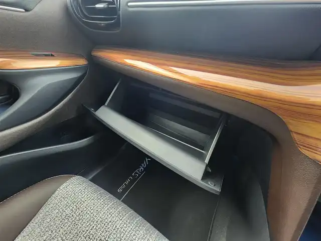 トヨタ ヤリスクロス ハイブリッド Z 愛知県 2020(令2)年 5.2万km ホワイトパールクリスタルシャイン トヨタセーフティセンス/　　・プリクラッシュセーフティ/　　・レーントレーシングアシスト/　　・レーンディバーチャーアラート/　　・レーダークルーズコントロール/　　・オートマチックハイビーム/　　・プロアクティブドライビングアシスト/ブラインドスポットモニター/ヘッドアップディスプレイ/純正8インチディスプレイオーディオ/　　BT/フルセグ/パノラミックビューモニター/ドライブレコーダー/ビルトインETC/革巻きステアリング/ステアリングリモコン/ステアリングヒーター/ハーフレザーシート/パワーシート（D席）/シートヒーター（前席）/純正LEDヘッドライト/フォグランプ/純正18インチアルミホイール/取扱説明書