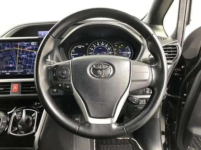 トヨタ ヴォクシー ハイブリッド ZS 煌Ⅱ 愛知県 2019(令1)年 6.6万km ブラック アルパイン11型ナビ/（Bluetooth/フルセグTV/CD/DVD/HDMI）/EX11Z/アルパイン１２．８型フリップダウンモニター/PXH12X-R/両側電動スライドドア/トヨタセーフティセンス/・プリクラッシュセーフティ/・レーンアシスト/・オートマチックハイビーム/前席シートヒーター/バック・サイド・フロントカメラ/HDMI/純正１６インチAW/205/55/R16/ドライブレコーダー/ZDR-015/純正LEDライト/クルーズコントロール/スマートキー/保証書/取扱説明書