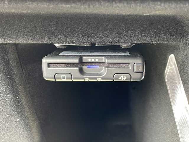 プジョー プジョー ３００８ GT 徳島県 2022(令4)年 2.7万km ペルラネラブラック 純正ナビ/（BT/ラジオ/USB）/サンルーフ/全方位カメラ/ETC/ドライブレコーダー/電動リアゲート/運転席マッサージ機能/ヒルディセントコントロール/パドルシフト/パワーバックドア/ブラインドスポットモニター/シートメモリ/パワーシート/シートヒーター/LEDヘッドライト/前後コーナーセンサー