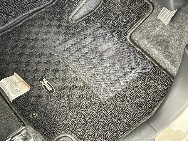 スズキ クロスビー HYBRID MZ 群馬県 2023(令5)年 2.8万km キャラバンアイボリーパールメタリック/ホワイト 2トーンルーフ ７インチディスプレイオーディオ　バックカメラ　衝突軽減システム　アダプティブクルーズコントロール　レーンアシスト　シートヒーター　障害物センサー　横滑り防止　アイドリングストップ　スマートキー　禁煙車