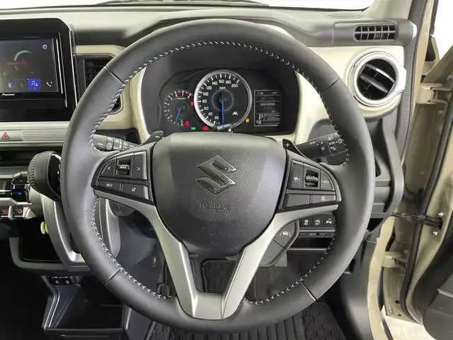 スズキ クロスビー HYBRID MZ 群馬県 2023(令5)年 2.8万km キャラバンアイボリーパールメタリック/ホワイト 2トーンルーフ ７インチディスプレイオーディオ　バックカメラ　衝突軽減システム　アダプティブクルーズコントロール　レーンアシスト　シートヒーター　障害物センサー　横滑り防止　アイドリングストップ　スマートキー　禁煙車