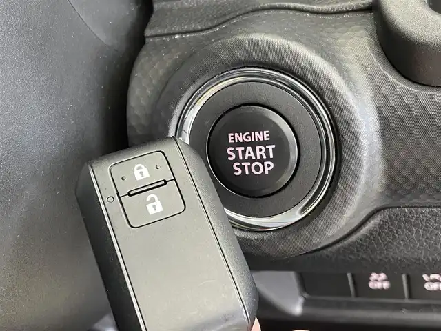 スズキ クロスビー HYBRID MZ 群馬県 2023(令5)年 2.8万km キャラバンアイボリーパールメタリック/ホワイト 2トーンルーフ ７インチディスプレイオーディオ　バックカメラ　衝突軽減システム　アダプティブクルーズコントロール　レーンアシスト　シートヒーター　障害物センサー　横滑り防止　アイドリングストップ　スマートキー　禁煙車