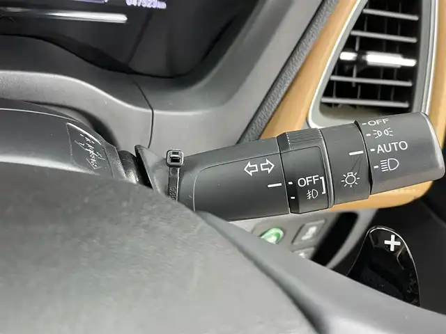 ホンダ ヴェゼル ハイブリッド Z ホンダセンシング 埼玉県 2018(平30)年 4.8万km シルバーミストグリーンM 純正８型ナビ　シートヒーター　Ｂカメラ　衝突軽減　ＬＥＤヘッドライト　純正フロアマット　メモリー付パワーシート　寒冷地仕様　ＭＴモード付　フルセグＴＶ　スマートキー　チップアップ　ルーフレール