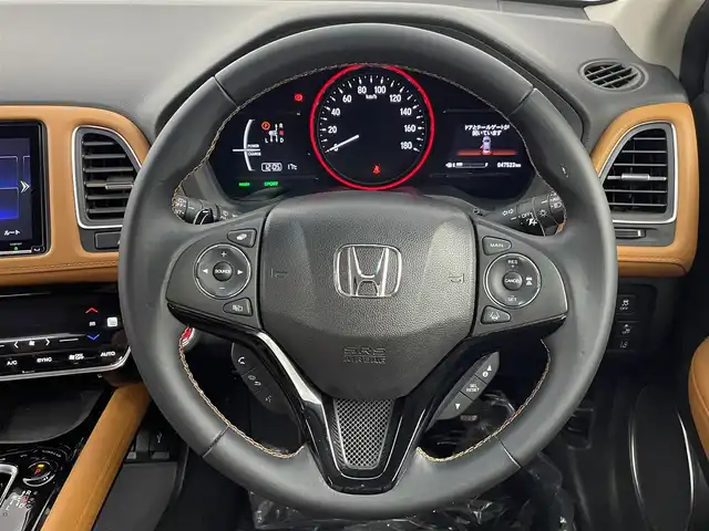 ホンダ ヴェゼル ハイブリッド Z ホンダセンシング 埼玉県 2018(平30)年 4.8万km シルバーミストグリーンM 純正８型ナビ　シートヒーター　Ｂカメラ　衝突軽減　ＬＥＤヘッドライト　純正フロアマット　メモリー付パワーシート　寒冷地仕様　ＭＴモード付　フルセグＴＶ　スマートキー　チップアップ　ルーフレール