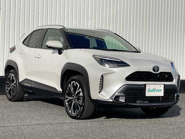 トヨタ ヤリスクロス ハイブリッド Z アドベンチャー 千葉県 2025(令7)年 0.2万km プラチナホワイトパールマイカ 純正ディスプレイオーディオ（ナビキット付き）/(AM/FM/フルセグTV/BT)/全周囲カメラ/ドライブレコーダー/ブラインドスポットモニター/パーキングアシスト/衝突被害軽減システム/車線逸脱警報/オートライト/クルーズコントロール/ハーフレザーシート/横滑り防止装置/ETC2.0/アイドリングストップ/LEDヘッドライト/ウィンカーミラー/電動格納ミラー/純正18インチAW/シートヒーター/シートリフター/ステアリングヒーター/プッシュスタート/スマートキー