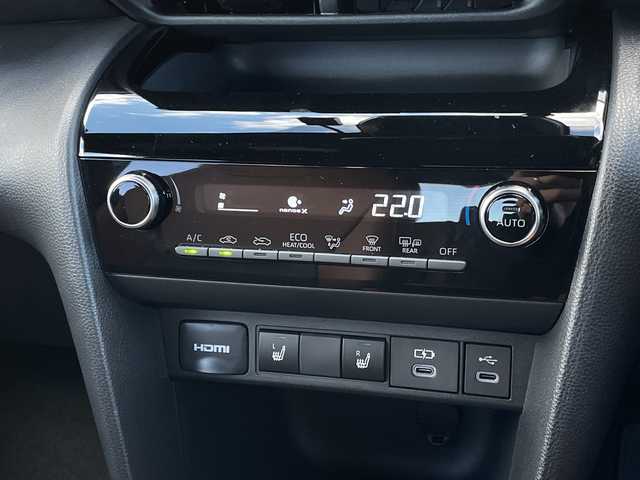 トヨタ ヤリスクロス ハイブリッド Z アドベンチャー 千葉県 2025(令7)年 0.2万km プラチナホワイトパールマイカ 純正ディスプレイオーディオ（ナビキット付き）/(AM/FM/フルセグTV/BT)/全周囲カメラ/ドライブレコーダー/ブラインドスポットモニター/パーキングアシスト/衝突被害軽減システム/車線逸脱警報/オートライト/クルーズコントロール/ハーフレザーシート/横滑り防止装置/ETC2.0/アイドリングストップ/LEDヘッドライト/ウィンカーミラー/電動格納ミラー/純正18インチAW/シートヒーター/シートリフター/ステアリングヒーター/プッシュスタート/スマートキー