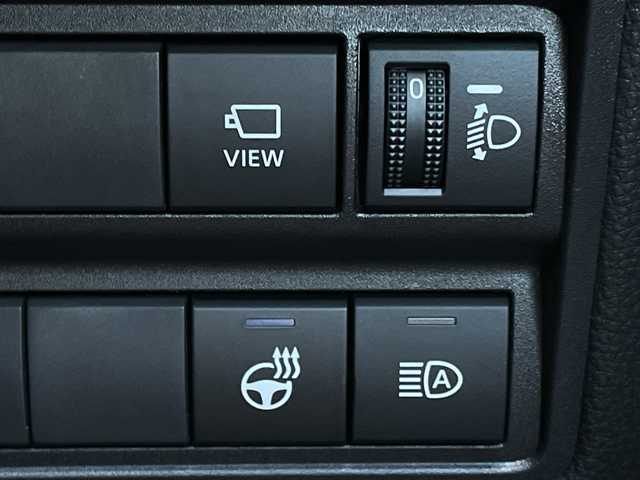 トヨタ ヤリスクロス ハイブリッド Z アドベンチャー 千葉県 2025(令7)年 0.2万km プラチナホワイトパールマイカ 純正ディスプレイオーディオ（ナビキット付き）/(AM/FM/フルセグTV/BT)/全周囲カメラ/ドライブレコーダー/ブラインドスポットモニター/パーキングアシスト/衝突被害軽減システム/車線逸脱警報/オートライト/クルーズコントロール/ハーフレザーシート/横滑り防止装置/ETC2.0/アイドリングストップ/LEDヘッドライト/ウィンカーミラー/電動格納ミラー/純正18インチAW/シートヒーター/シートリフター/ステアリングヒーター/プッシュスタート/スマートキー