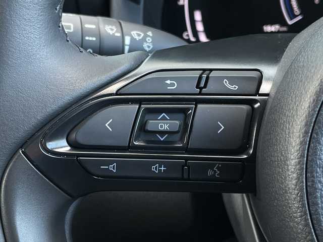 トヨタ ヤリスクロス ハイブリッド Z アドベンチャー 千葉県 2025(令7)年 0.2万km プラチナホワイトパールマイカ 純正ディスプレイオーディオ（ナビキット付き）/(AM/FM/フルセグTV/BT)/全周囲カメラ/ドライブレコーダー/ブラインドスポットモニター/パーキングアシスト/衝突被害軽減システム/車線逸脱警報/オートライト/クルーズコントロール/ハーフレザーシート/横滑り防止装置/ETC2.0/アイドリングストップ/LEDヘッドライト/ウィンカーミラー/電動格納ミラー/純正18インチAW/シートヒーター/シートリフター/ステアリングヒーター/プッシュスタート/スマートキー