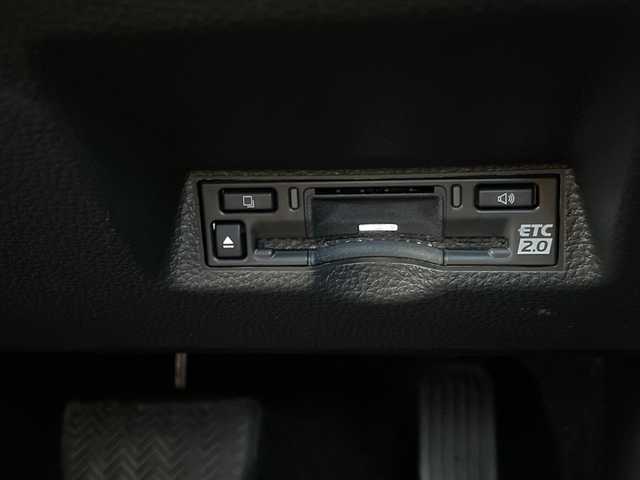 トヨタ ヤリスクロス ハイブリッド Z アドベンチャー 千葉県 2025(令7)年 0.2万km プラチナホワイトパールマイカ 純正ディスプレイオーディオ（ナビキット付き）/(AM/FM/フルセグTV/BT)/全周囲カメラ/ドライブレコーダー/ブラインドスポットモニター/パーキングアシスト/衝突被害軽減システム/車線逸脱警報/オートライト/クルーズコントロール/ハーフレザーシート/横滑り防止装置/ETC2.0/アイドリングストップ/LEDヘッドライト/ウィンカーミラー/電動格納ミラー/純正18インチAW/シートヒーター/シートリフター/ステアリングヒーター/プッシュスタート/スマートキー