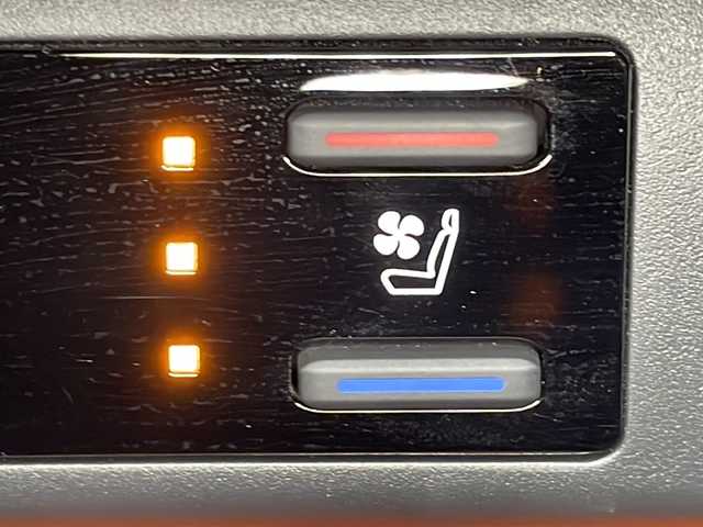 トヨタ ＲＡＶ４ アドベンチャー 広島県 2022(令4)年 2.5万km アティチュードブラックマイカ 純正９型ナビ/バックカメラ/デジタルインナーミラー/ブラインドスポットモニター/温冷シート/パワーシート/ステアリングヒーター/レーダークルーズコントロール/前後ドラレコ/ＥＴＣ２．０/電動パーキングブレーキ/衝突軽減/オートマチックハイビーム/レーンキープアシスト/踏み間違い防止/純正19インチアルミホイール(235/55/19)/エアバッグ(運転席/助手席/サイド/カーテン)