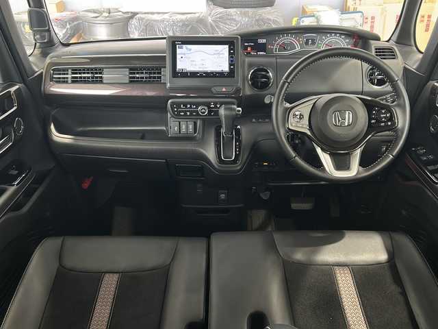 ホンダ Ｎ ＢＯＸ カスタム G L ターボ ホンダセンシング 富山県 2019(令1)年 1.8万km プラチナホワイトパール ４WD/純正ナビ/フルセグ/BT/CD/DVD/バックカメラ/ビルトインETC/衝突軽減ブレーキ/レーンキープアシスト/レーダークルーズコントロール/ドライブレコーダー/シートヒーター/純正１５インチAW/オートライト/オートハイビーム/純正フロアマット/両側パワースライドドア/スマートキー