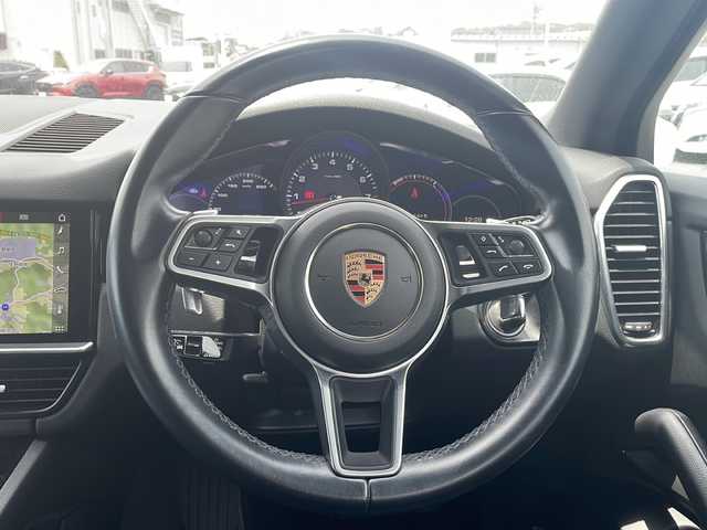 ポルシェ カイエン 山口県 2019(令1)年 6.6万km ピュアホワイト メーカーオプションナビ/(AM/FM/Bluetooth)/全周囲カメラ/前後ドライブレコーダー/ビルトインETC2.0/サンルーフ/衝突軽減ブレーキ/レーンキープアシスト/コーナーセンサー/ブラインドスポットモニター/レーダークルーズコントロール/パワーバックドア/アイドリングストップ/レザーシート/前席シートヒーター/前席エアシート/パドルシフト/ステアリングスイッチ/オートライト/キーレス/スマートキー×２/純正アルミホイール/純正フロアマット/取扱説明書/保証書