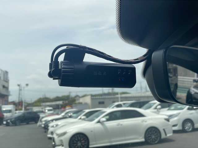 ポルシェ カイエン 山口県 2019(令1)年 6.6万km ピュアホワイト メーカーオプションナビ/(AM/FM/Bluetooth)/全周囲カメラ/前後ドライブレコーダー/ビルトインETC2.0/サンルーフ/衝突軽減ブレーキ/レーンキープアシスト/コーナーセンサー/ブラインドスポットモニター/レーダークルーズコントロール/パワーバックドア/アイドリングストップ/レザーシート/前席シートヒーター/前席エアシート/パドルシフト/ステアリングスイッチ/オートライト/キーレス/スマートキー×２/純正アルミホイール/純正フロアマット/取扱説明書/保証書