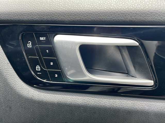 ポルシェ カイエン 山口県 2019(令1)年 6.6万km ピュアホワイト メーカーオプションナビ/(AM/FM/Bluetooth)/全周囲カメラ/前後ドライブレコーダー/ビルトインETC2.0/サンルーフ/衝突軽減ブレーキ/レーンキープアシスト/コーナーセンサー/ブラインドスポットモニター/レーダークルーズコントロール/パワーバックドア/アイドリングストップ/レザーシート/前席シートヒーター/前席エアシート/パドルシフト/ステアリングスイッチ/オートライト/キーレス/スマートキー×２/純正アルミホイール/純正フロアマット/取扱説明書/保証書