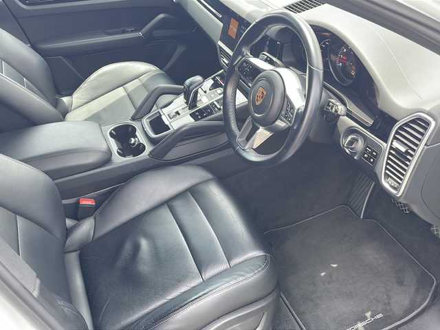 ポルシェ カイエン 山口県 2019(令1)年 6.6万km ピュアホワイト メーカーオプションナビ/(AM/FM/Bluetooth)/全周囲カメラ/前後ドライブレコーダー/ビルトインETC2.0/サンルーフ/衝突軽減ブレーキ/レーンキープアシスト/コーナーセンサー/ブラインドスポットモニター/レーダークルーズコントロール/パワーバックドア/アイドリングストップ/レザーシート/前席シートヒーター/前席エアシート/パドルシフト/ステアリングスイッチ/オートライト/キーレス/スマートキー×２/純正アルミホイール/純正フロアマット/取扱説明書/保証書